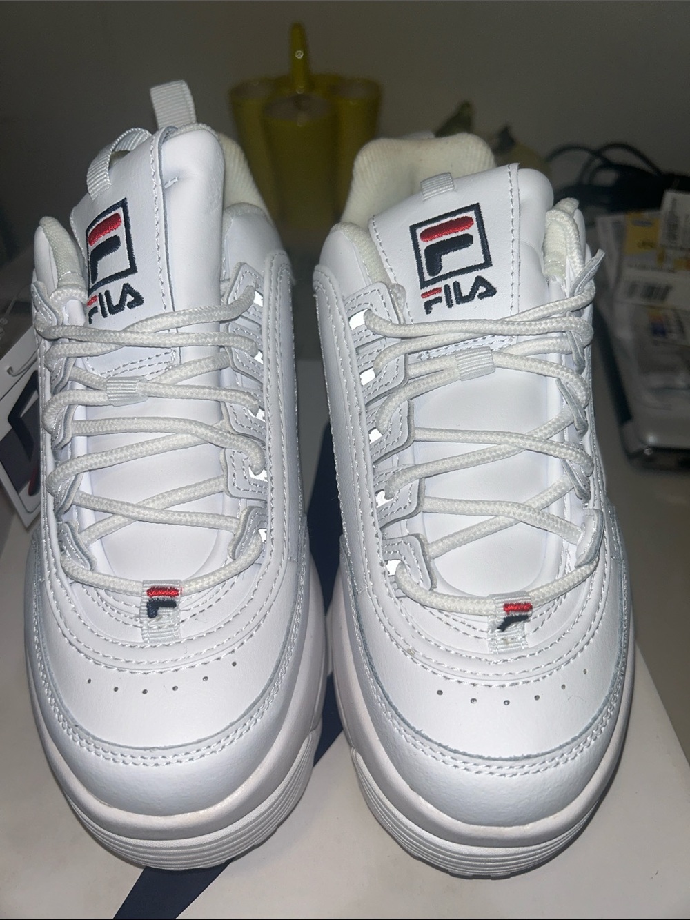 *REASONABLE OFFERS* “FILA” White Leather Low-Top Sneakers 👟